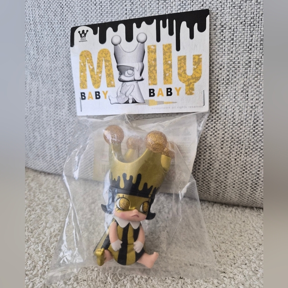 Pop Mart Baby Molly Golden Drip Gold Stains Figure *RARE* - Picture 2 of 8
